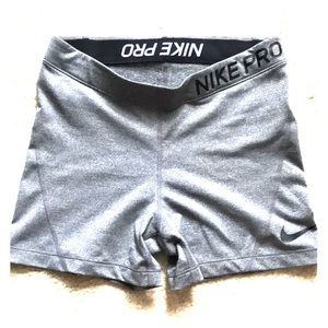 Shorts Nike Pro, size M.